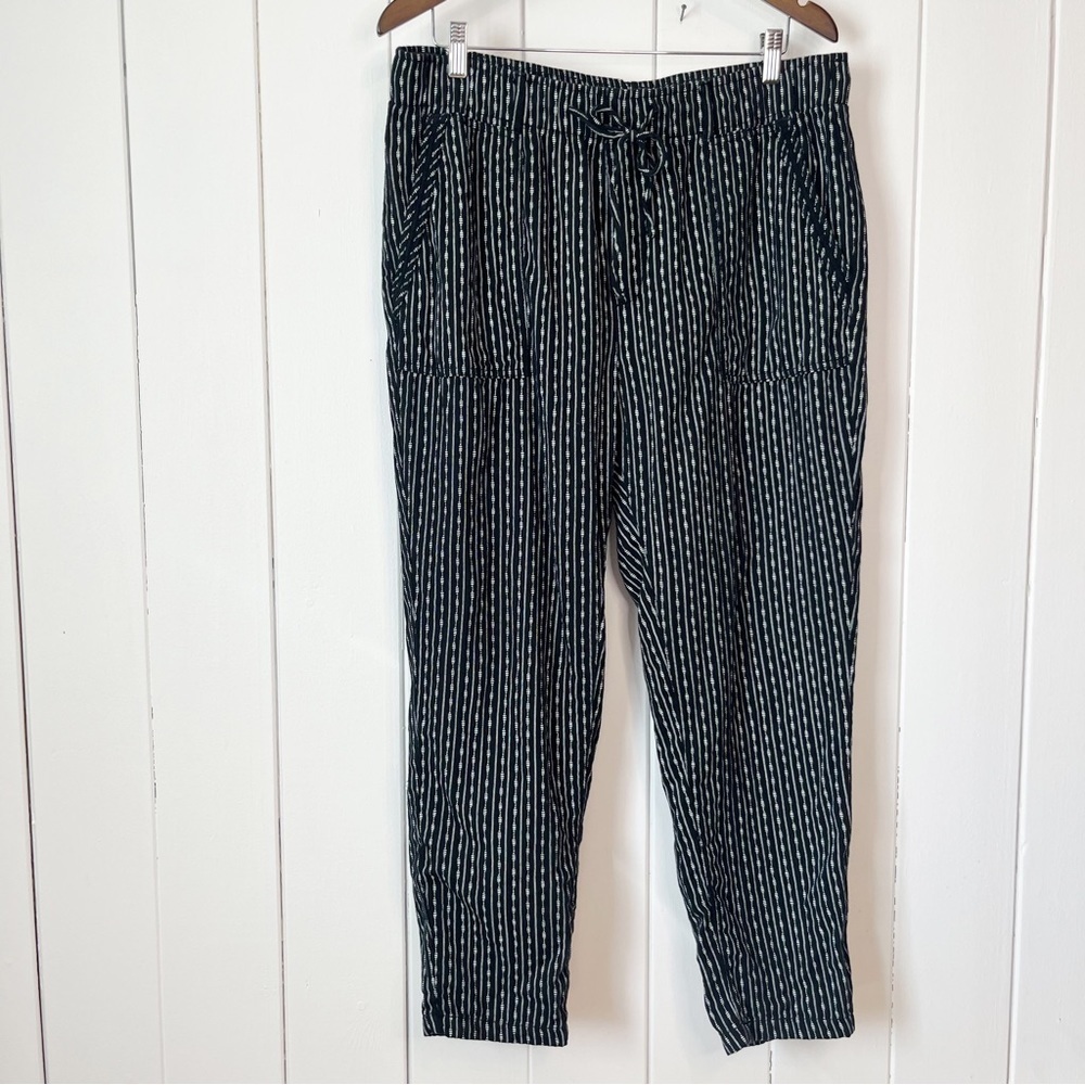 Old Navy Black Striped Tappered Pants. Size Large.